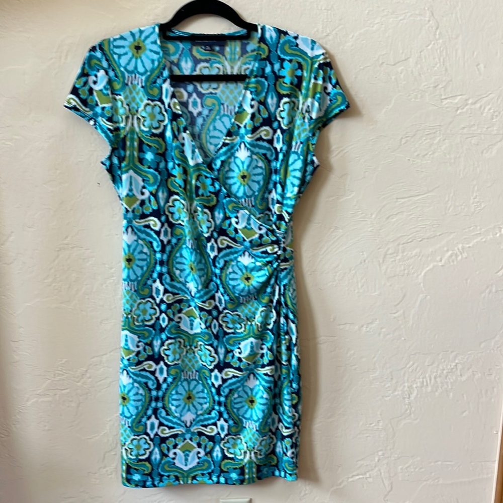 Jones New York signature petite medium cap sleeved polyester dress.